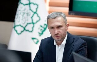 نوسازی چمن‌های مصنوعی در ۱۳ محله و ۳ مجموعه ورزشی منطقه ۵