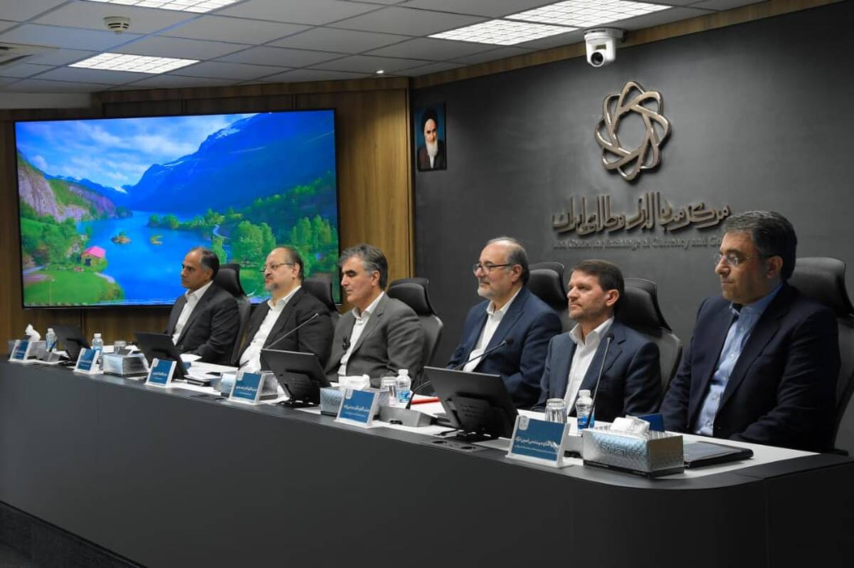 فرزین: ارزش پتروشیمی بندر امام را به ۴۰۰ میلیون دلار افزایش خواهیم داد/ عباس‌زاده: پروژه‌های پتروشیمی،۱۳ میلیارد دلار دیگر ارز لازم دارند / اخلاقی: اعتبار هلدینگ خلیج‌فارس، ضامن ایفای تعهدات این مجموعه است/ امین‌نژاد: حدود ۲ میلیارد دلار از تعهدات بیدبلند