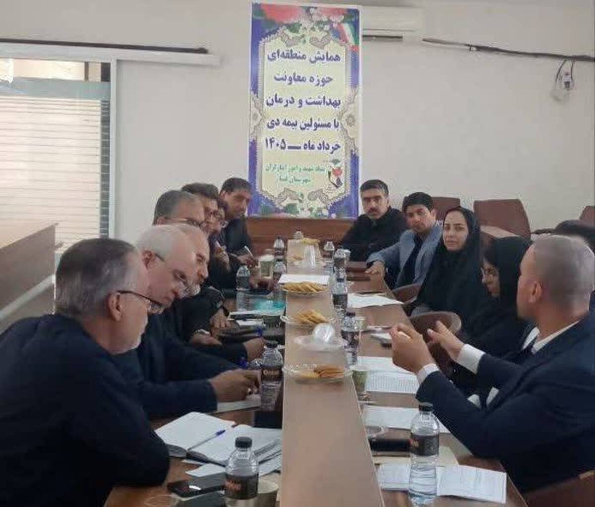 بررسی مشکلات ایثارگران شرق استان فارس با حضور مدیر بیمه دی استان