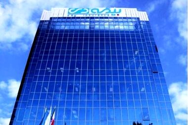 دیدار نوروزی مدیر عامل بیمه دی با خانواده شهید رضا گشت نورد