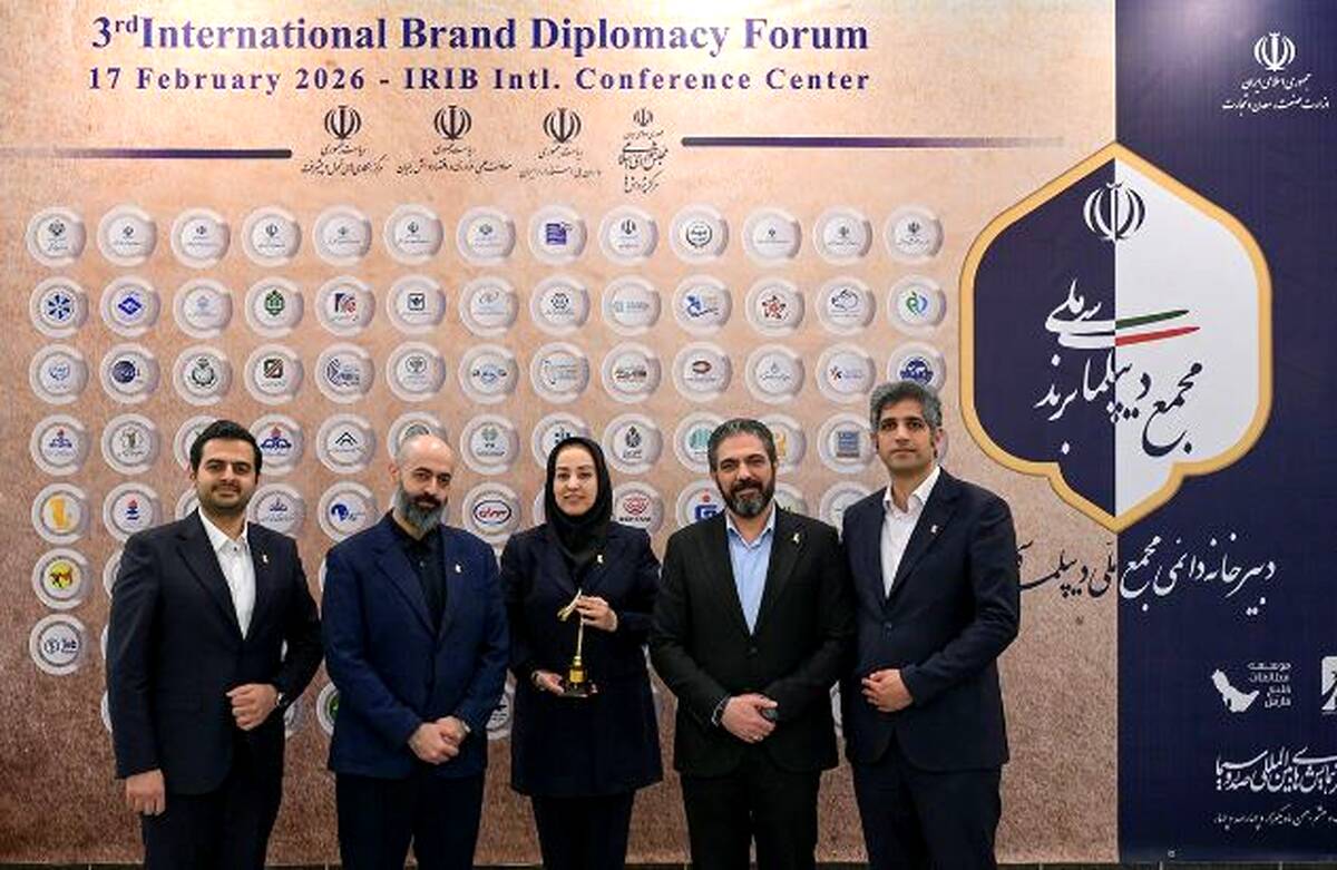 تداوم افتخارآفرینی بانک پاسارگاد؛ دریافت تندیس «سفیر اقتصاد» در مجمع ملی دیپلماسی برند