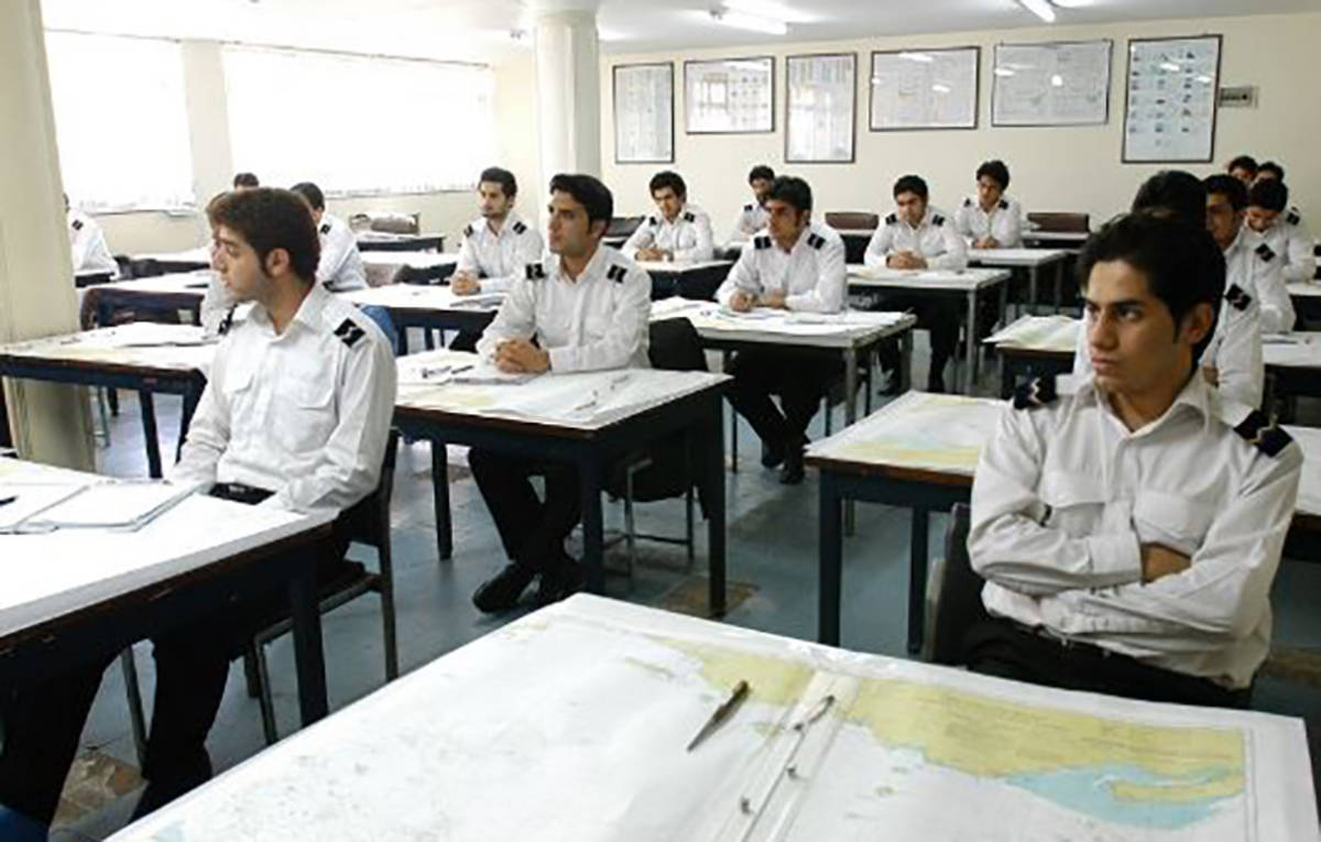 بورسیه کامل دانشجویان پذیرش شده در موسسه آموزشی کشتیرانی/برنامه ریزی برای بهبود وضعیت شغلی دریانوردان طی سال جاری