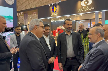  گواهی سپرده کالایی گندله چادرملو رونمایی شد / اهدای لوح افتخار برترین‌های بورس کالا به مدیرعامل چادرملو