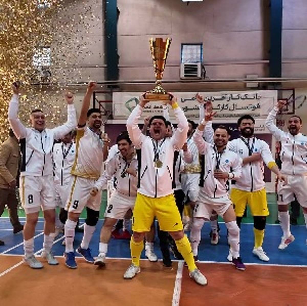 قهرمانی تیم فوتسال بانک سامان در مسابقات فوتسال کارگزی