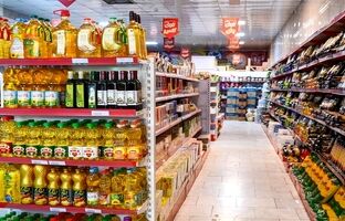 توزیع کالا‌های اساسی به طور مستمر در بازار/نیازی به خرید هیجانی مواد غذایی نیست