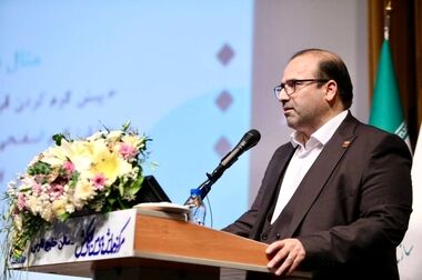  بانوی فولاد خوزستان گواهی‌نامه ارائه مقاله در سمپوزیوم کیش ۱۴۰۳ را دریافت کرد