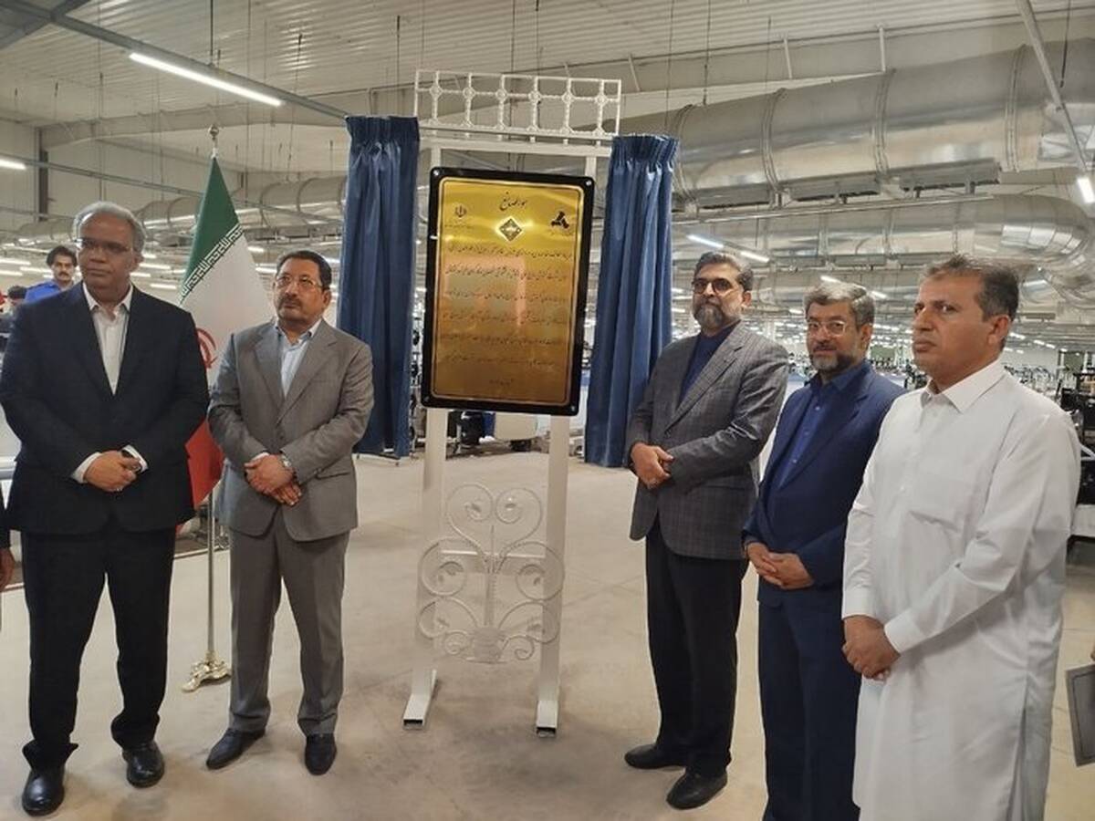 وزیر صمت ، خط بافندگی کارخانه بافت بلوچ ایرانشهر را افتتاح کرد