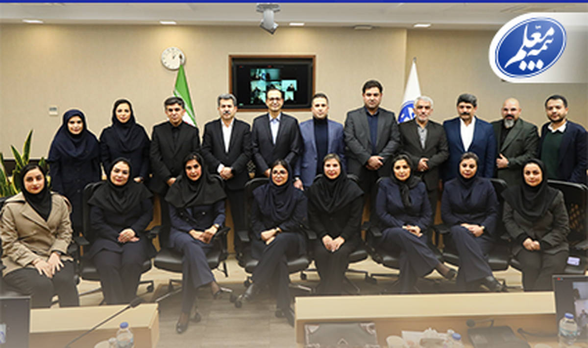 تقدیر از نمایندگان برتر جشنواره فروش بیمه معلم