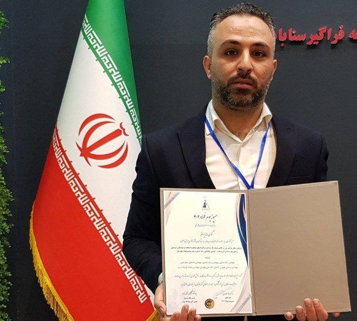  دریافت گواهی ارائه پوسترهای پیش بینی نرخ تولید آهن اسفنجی به روش میدرکس و ارزیابی امکان بازیابی حرارت اتلافی در روش احیای مستقیم  