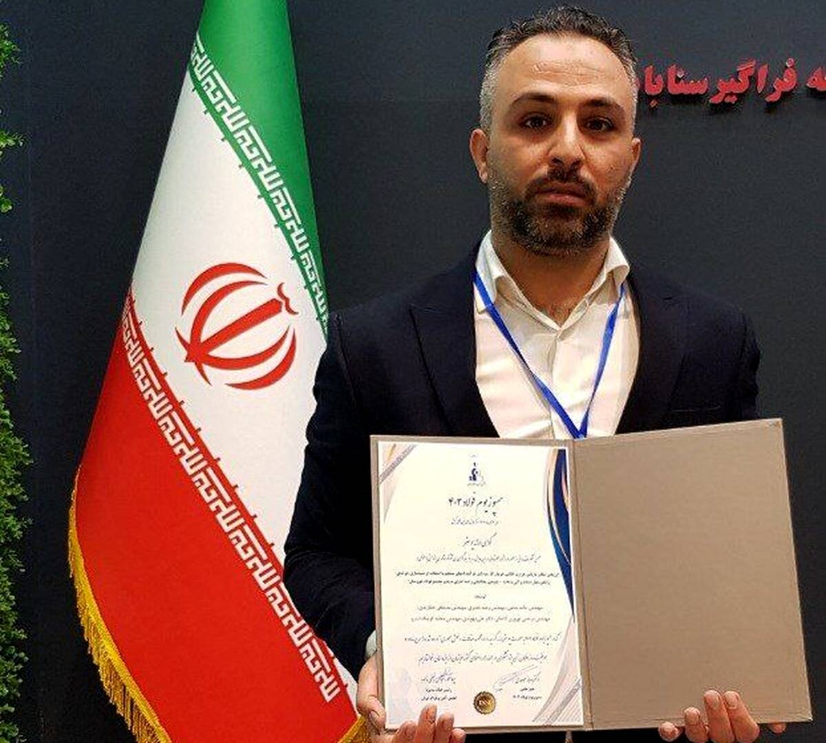  دریافت گواهی ارائه پوسترهای پیش بینی نرخ تولید آهن اسفنجی به روش میدرکس و ارزیابی امکان بازیابی حرارت اتلافی در روش احیای مستقیم  