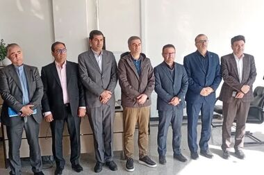 معارفه معاونین جدید و تقدیر از معاونین پیشین در شرکت بیمه آرمان