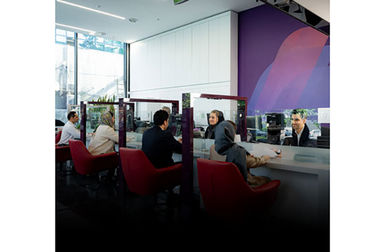  اعطای مدال افتخار، حمایل و نشان حامی مدرسه‌سازی به بانک اقتصادنوین