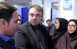 بازدید معاون وزیر صمت از غرفه پتروشیمی خوزستان