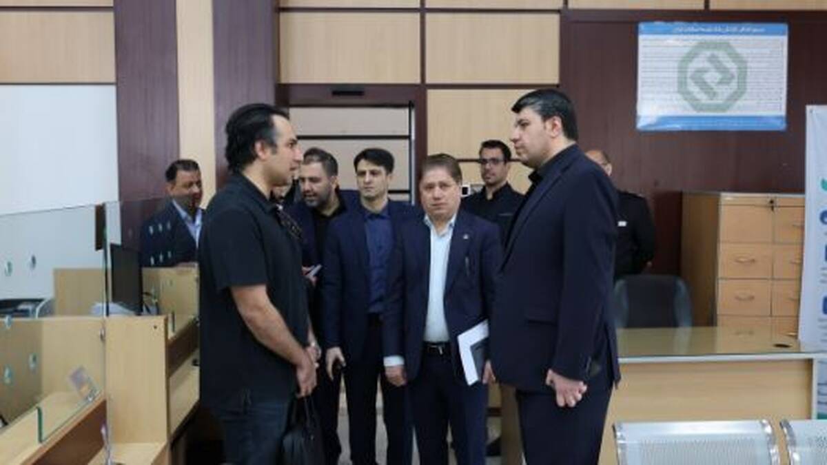 بازدید مدیرعامل از نحوه فعالیت شعبه کشیک مرکزی بانک توسعه صادرات ایران