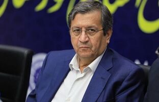همتی: بانک مرکزی به‌موقع و با قدرت در بازار ارز مداخله خواهد کرد