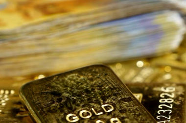 صنعتگران ۶۷ کیلو شمش طلا خریدند / معامله ۱,۵ تن شمش طلا در ۲۰ حراج امسال