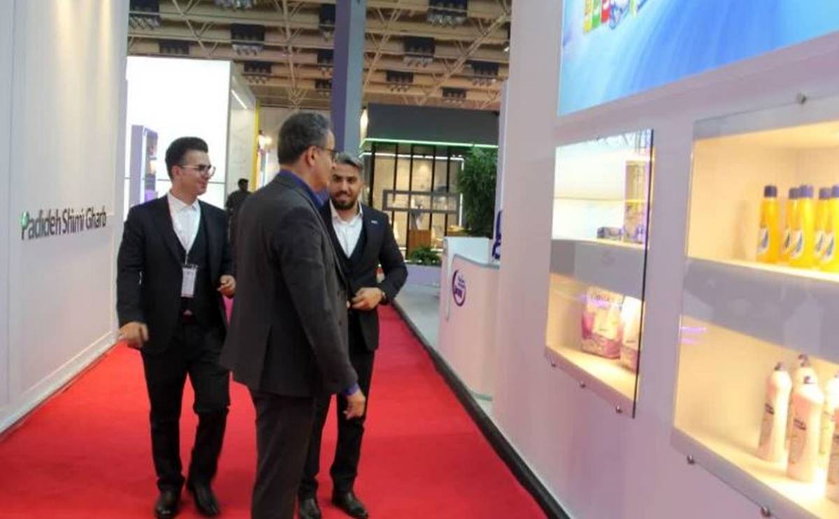بازدید مدیرعامل پاکسان از غرفه این شرکت در نمایشگاه مواد شوینده، آرایشی و بهداشتی