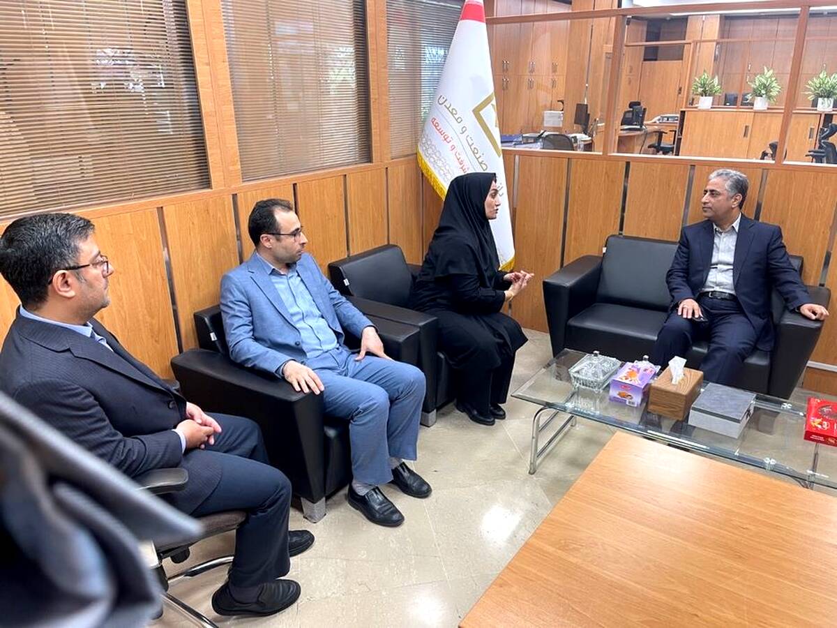 بازدید مدیرعامل بانک صنعت و معدن از شعبه بورس کالای ایران