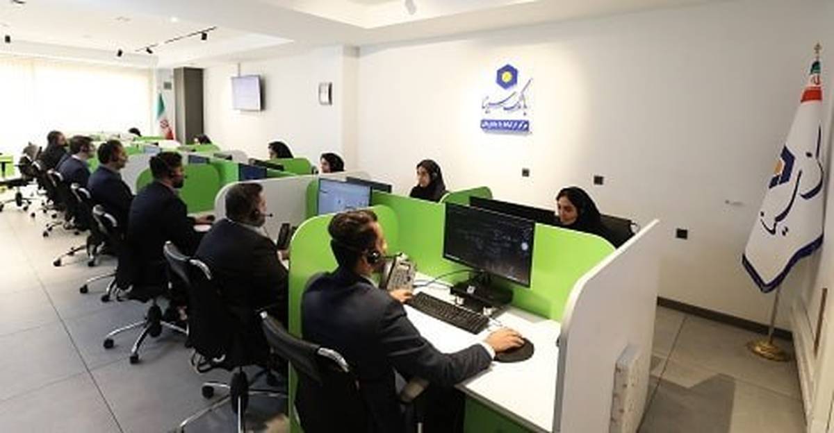 بازدید مدیر عامل بانک سینا از مرکز ارتباط با مشتریان و واحد‌های مستقر در ساختمان میر عماد 