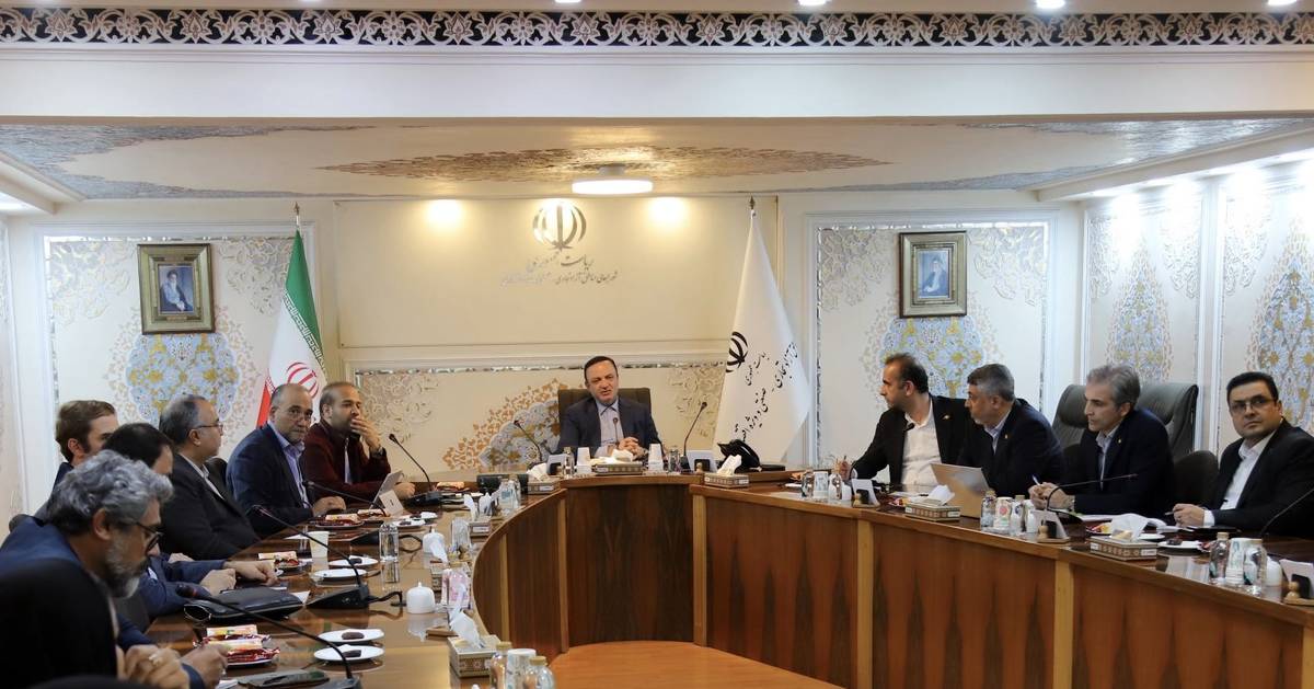  تاکید دبیر شورای‌عالی مناطق آزاد و ویژه اقتصادی بر لزوم تحول در منطقه آزاد انزلی