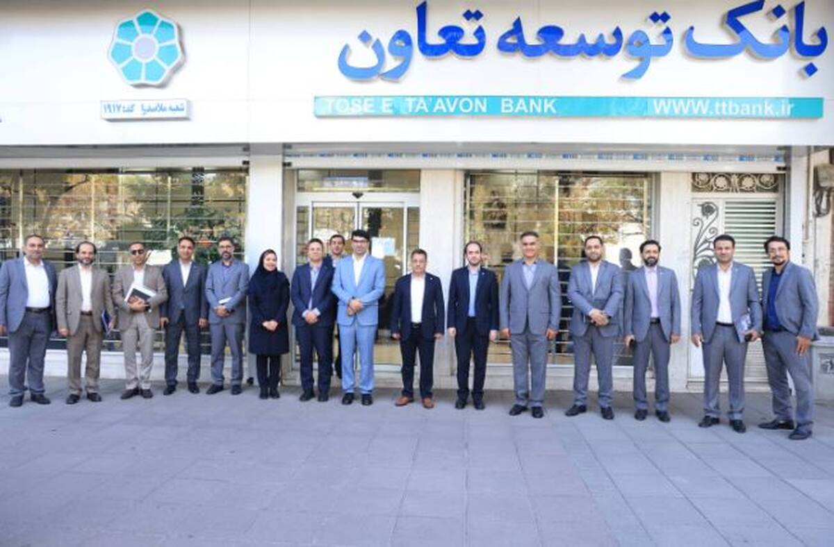 خدمات به بخش‌های تولیدی و تعاونی ها و کسب رضایتمندی مشتریان در شعب بانک توسعه تعاون استان خراسان رضوی مطلوب می باشد