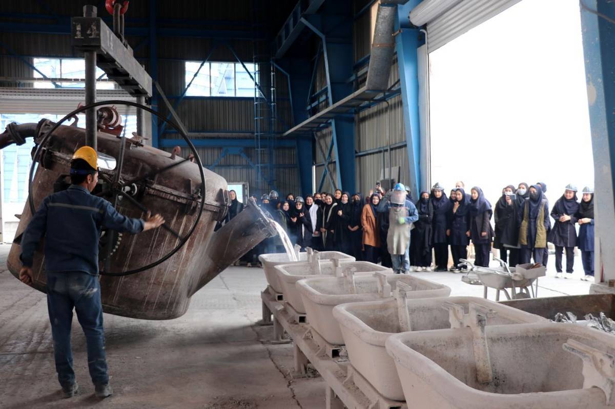 بازدید دانش‌آموزان مدارس جاجرم و سنخواست از شرکت آلومینای ایران