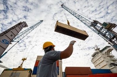 بورسیه کامل دانشجویان پذیرش شده در موسسه آموزشی کشتیرانی/برنامه ریزی برای بهبود وضعیت شغلی دریانوردان طی سال جاری