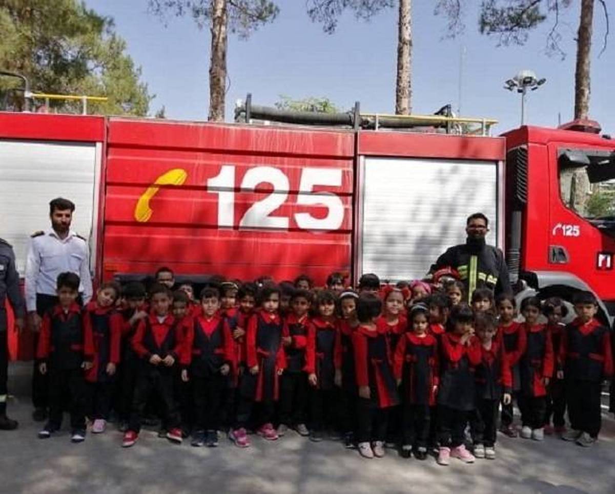 کودکان منطقه ۲، سفیران ایمنی و آتش‌نشانی شدند