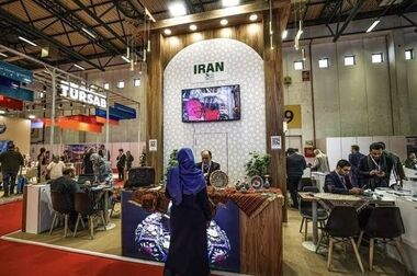 رالی‌تور و گردهمایی خودروهای تاریخی در محکومیت تجاوز به میراث فرهنگی و تاریخی ایران برگزار شد