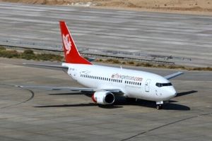 تاخیر چند ساعته پرواز آتا در مسیر مشهد – اصفهان؛ مسافران بلاتکلیف در فرودگاه