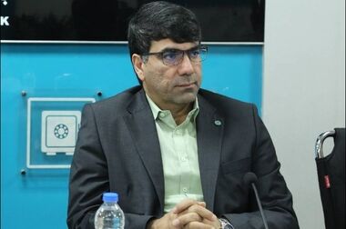 کارکنان شادمان مشتریان شادمان به بانک تحویل می دهند