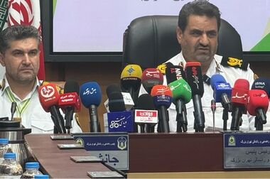 استقبال والدین از حضور پلیس در مقابل مدارس دخترانه/ طرح مهرآفرینان تا پایان سال  در کنار مدارس ادامه دارد