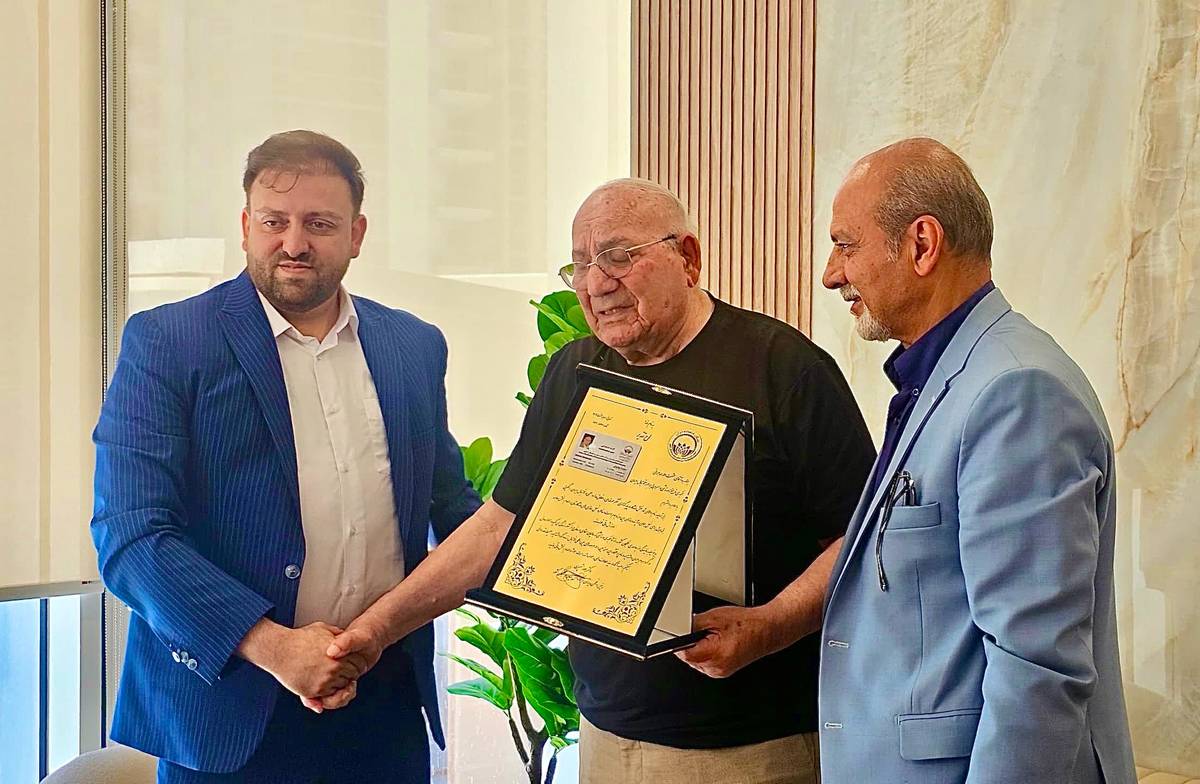 تقدیر از چهره‌های برجسته ایرانی خارج از کشور توسط رئیس انجمن مدیران مراکز دانش‌بنیان و نخبگان کشور