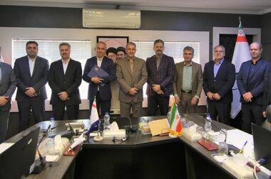بازدید مدیران بانک سرمایه از کارخانه خورشید فناوران نفیس با هدف توسعه همکاری‌های بانکی