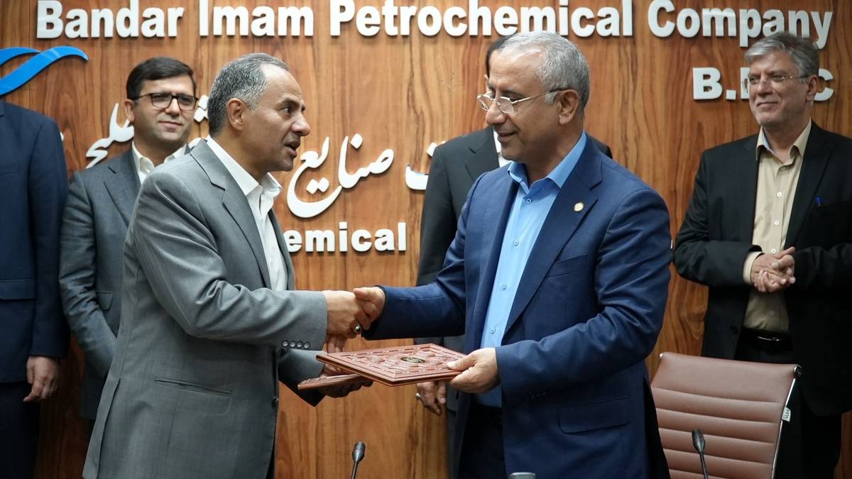 پشتیبانی مالی بانک تجارت از پروژه‌های توسعه‌ای پتروشیمی بندر امام
