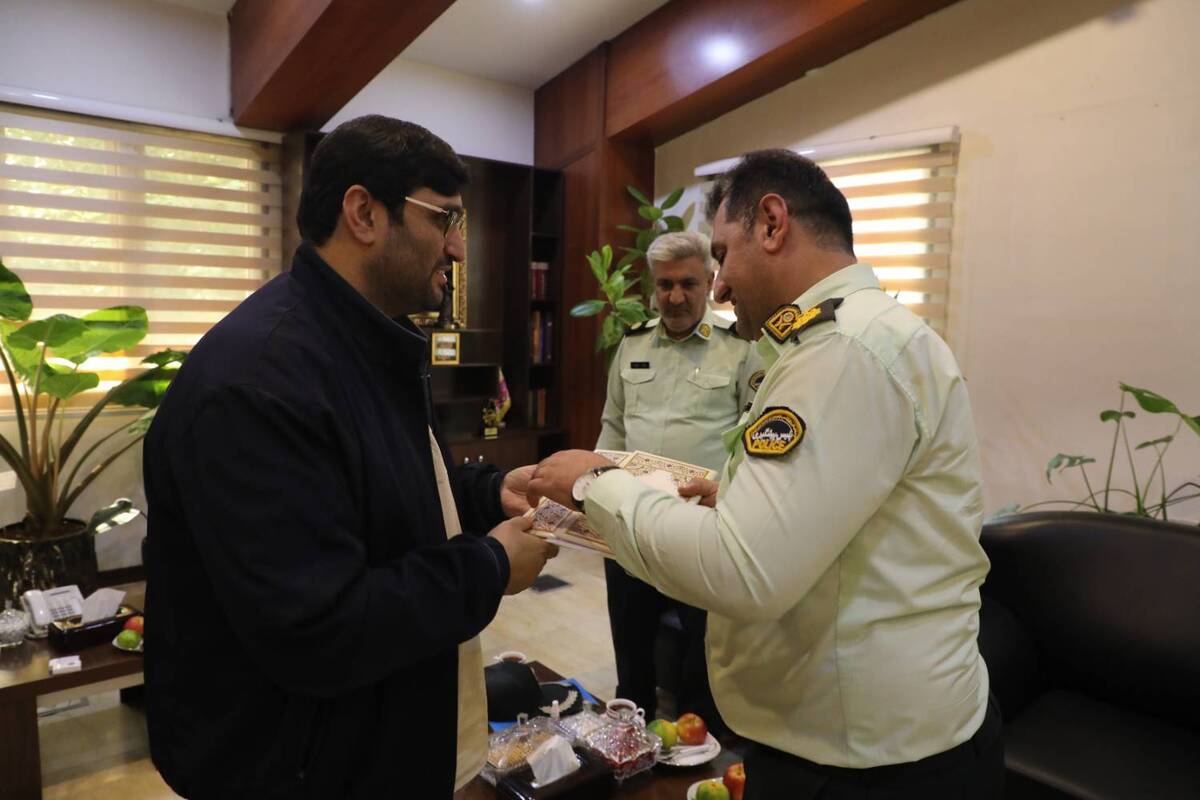 تقدیر مدیرعامل سازمان مدیریت پسماند از رؤسای سه کلانتری تهران در هفته فراجا