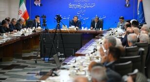 اتابک: مطالبات تولیدکنندگان با اولویت در هیأت دولت پیگیری می‌شود