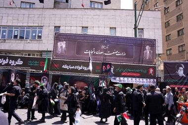 میزبانی چادرملو از عزاداران امام شهید در مسیر مشهد مقدس