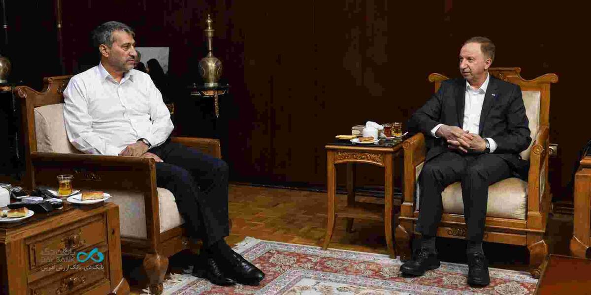 دیدار مدیرعامل بانک دی با دبیر شورای‌عالی مناطق آزاد؛ تأکید بر توسعه همکاری‌های مشترک