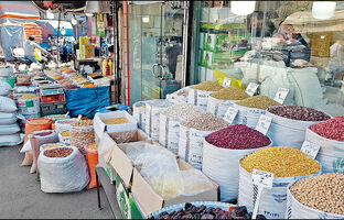بنکداران از تاثیر مستقیم نوسانات ارزی بر قیمت کالاهای اساسی خبر دادند