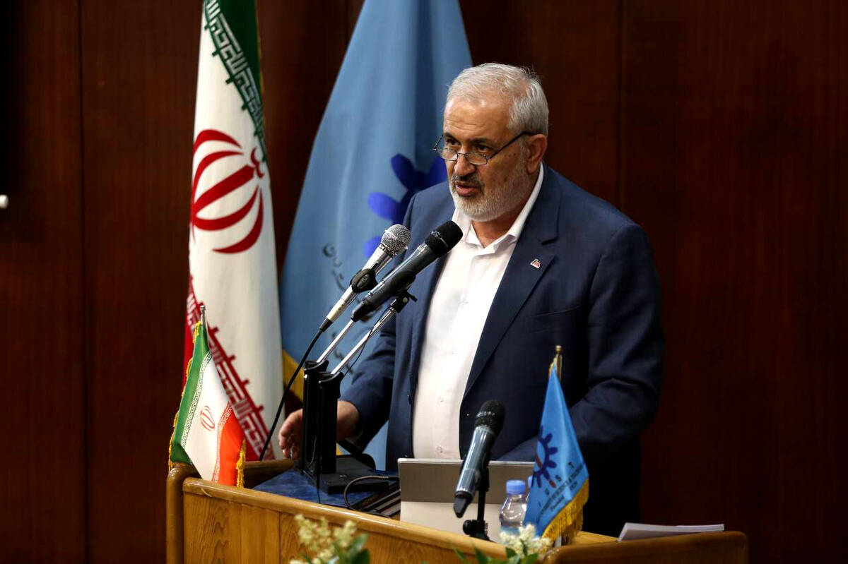  آخرین وضعیت اجرای بخشنامه واردات خودرو از زبان وزیر صمت/ آن‌هایی که منافع‌شان به خطر می‌افتد، انتقاد می‌کنند/ ایرانیان خارج از کشور هم می‌توانند خودرو وارد کنند