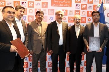  حضور هدفمند و پرقدرت بانک مسکن در نمایشگاه کیش اینوکس با شعار «ارزش‌آفرینی پایدار، بازارگاه بانک مسکن» / توسعه خدمات و همکاری ها ره آورد کیش اینوکس ۲۰۲۵