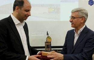 اهدای تندیس و لوح تقدیر همایش نقش صنعت کنسرو در تامین امنیت غذایی به شرکت فولاد مبارکه
