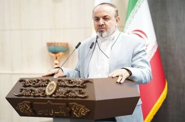 ادای احترام مدیرعامل بانک ملی ایران به مقام شامخ شهدای اصفهان