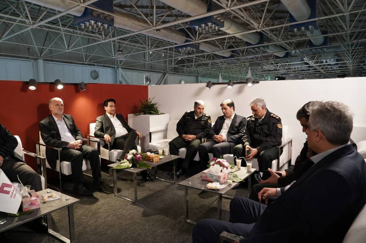 بازدید جانشین پلیس امنیت اقتصادی فراجا از غرفه فولاد اقلید پارس در نمایشگاه متافو