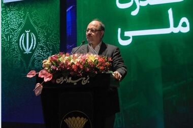 دریافت تندیس و لوح افتخار  شرکت برتر در پدافند غیرعامل منطقه پارس جنوبی 
