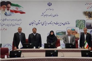 حضور بیمه البرز در راهپیمایی ۲۲ بهمن با ارائه خدمات فرهنگی به شهروندان