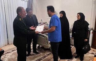 تداوم تعهد و خدمت‌رسانی/ دیدار مدیر بیمه دی قزوین با جانباز ۷۰ درصد سرافراز