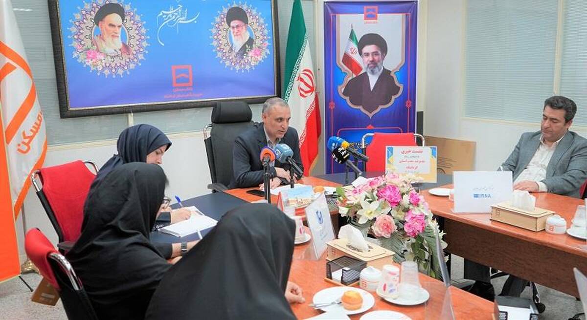  اقدام مسئولانه بانک مسکن برای توسعه انرژی‌های تجدیدپذیر در کرمانشاه/ احداث نیروگاه خورشیدی ۴۰ کیلوواتی آغاز شد