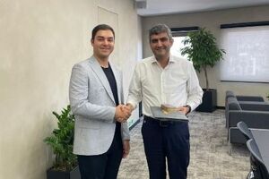 تقدیر مدیرعامل انرژی پاسارگاد از مدال‌آور طلای المپیاد جهانی فیزیک